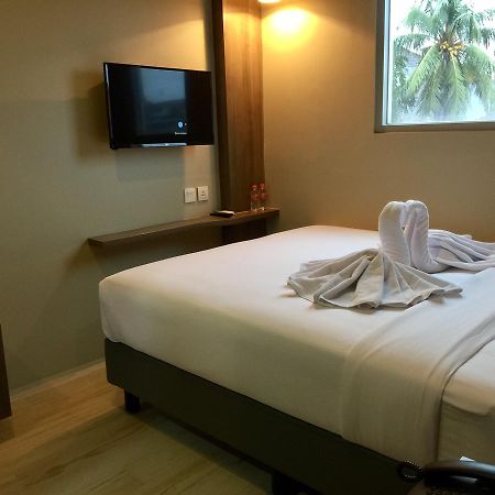 U Stay Hotel Tebet Джакарта Екстериор снимка