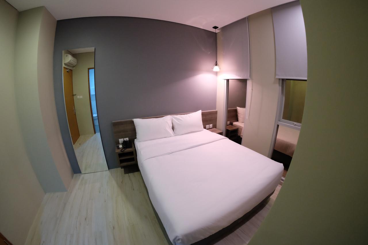 U Stay Hotel Tebet Джакарта Екстериор снимка