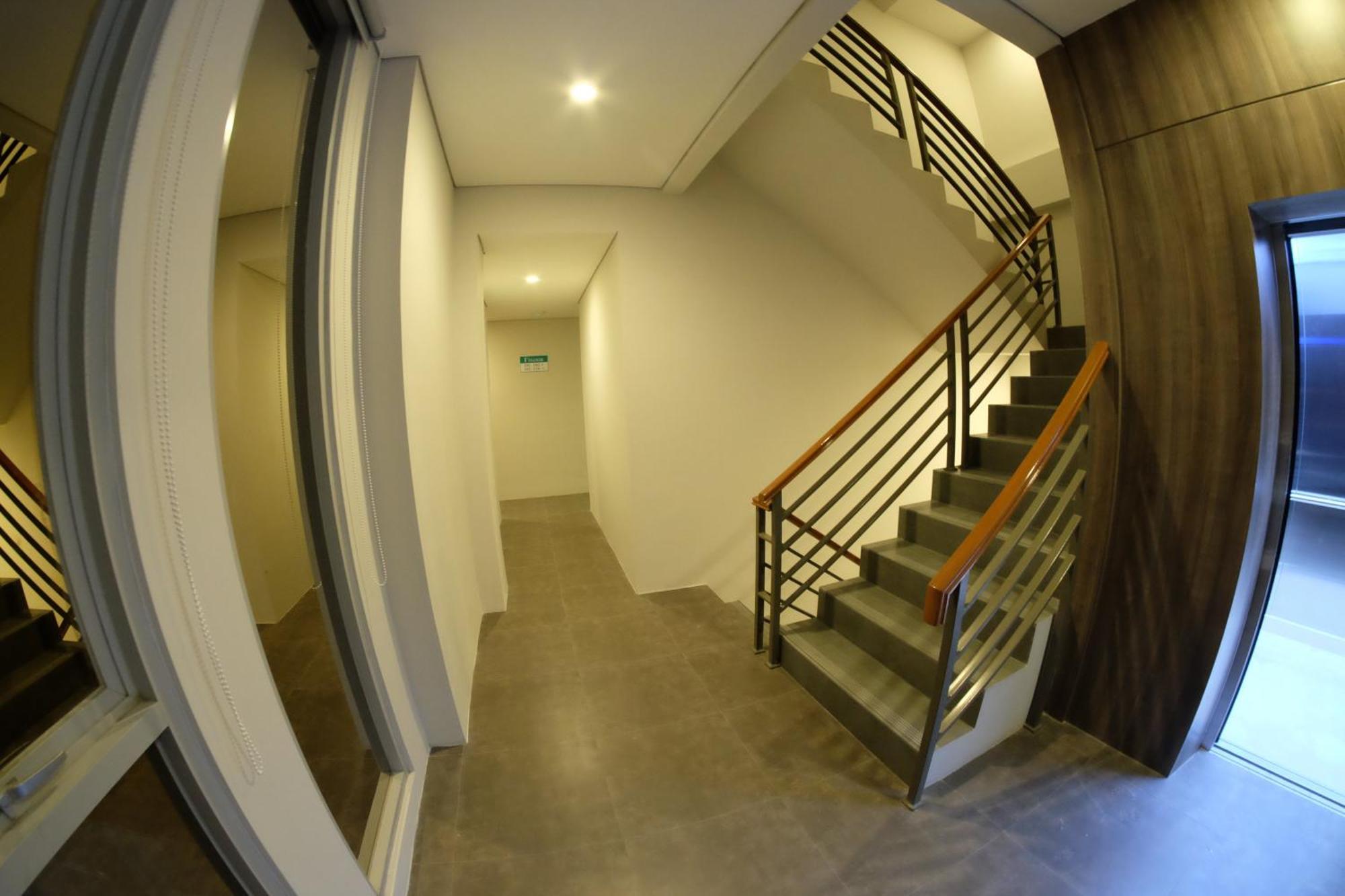 U Stay Hotel Tebet Джакарта Екстериор снимка